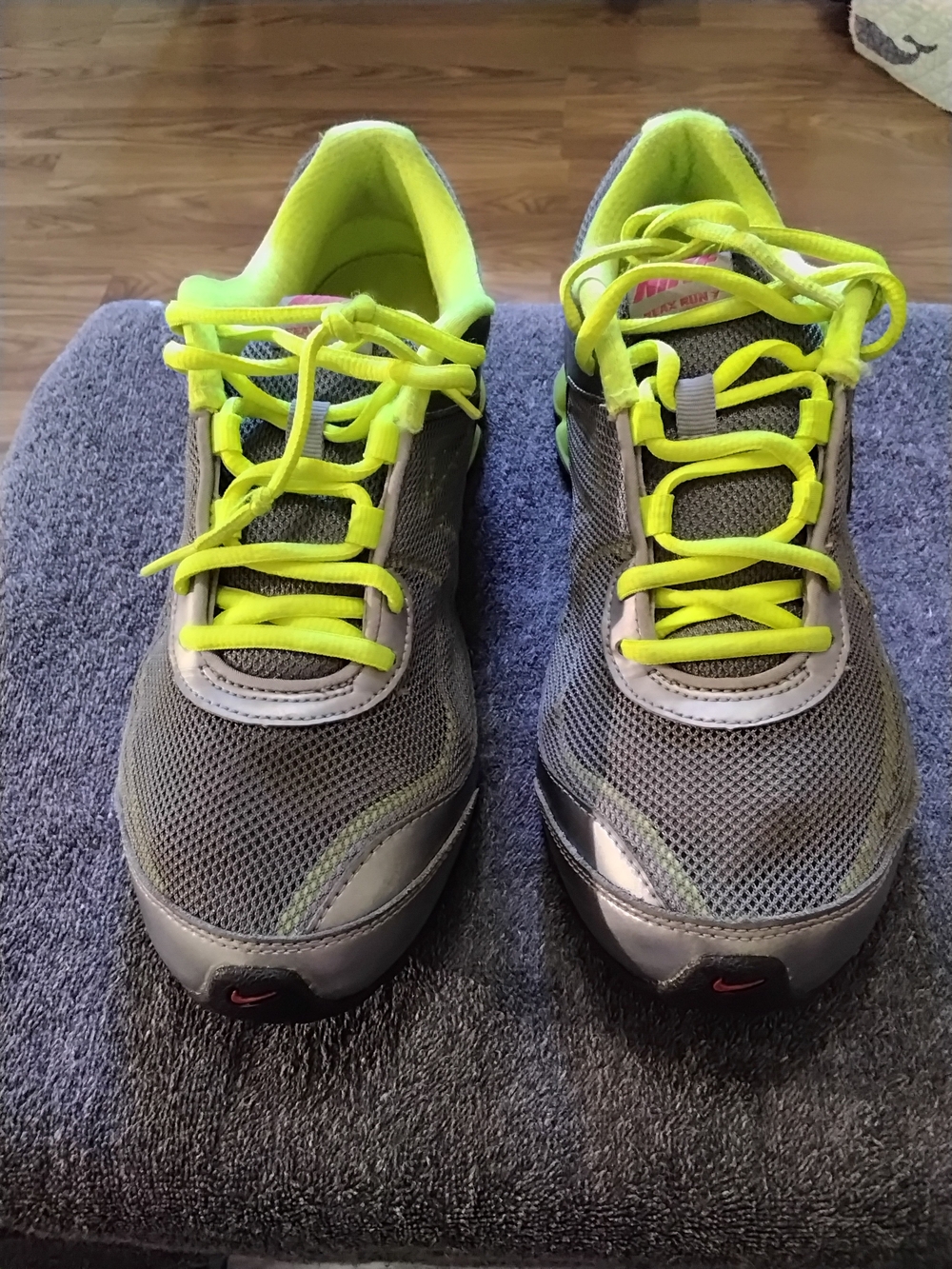 Nike Run Swift 2 Wolf Grey Neon Yellow Athletic Running Shoes Sz 9